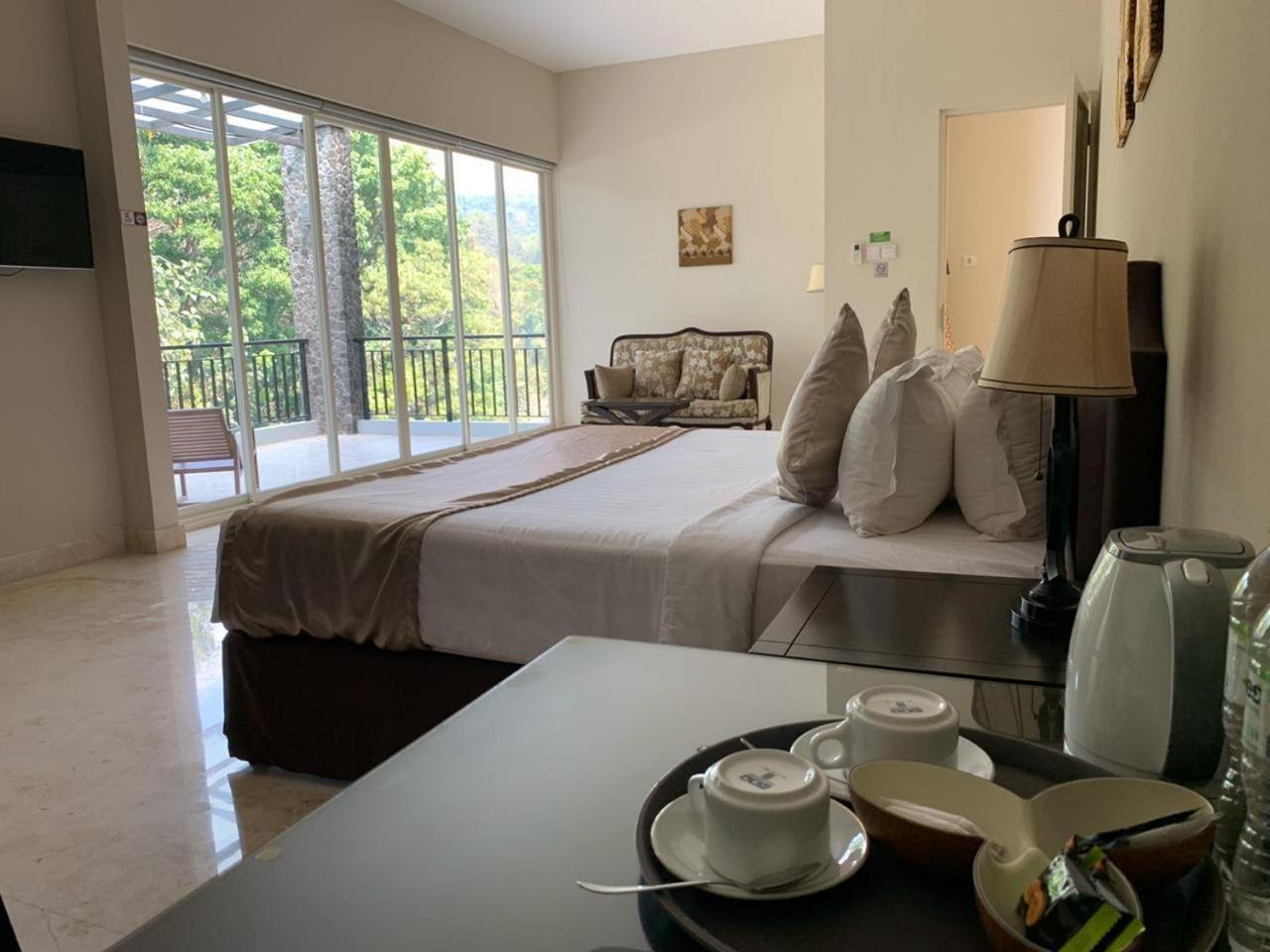 Arainn Bed & Breakfast Tretes Prigen By Ecommerceloka Exterior photo